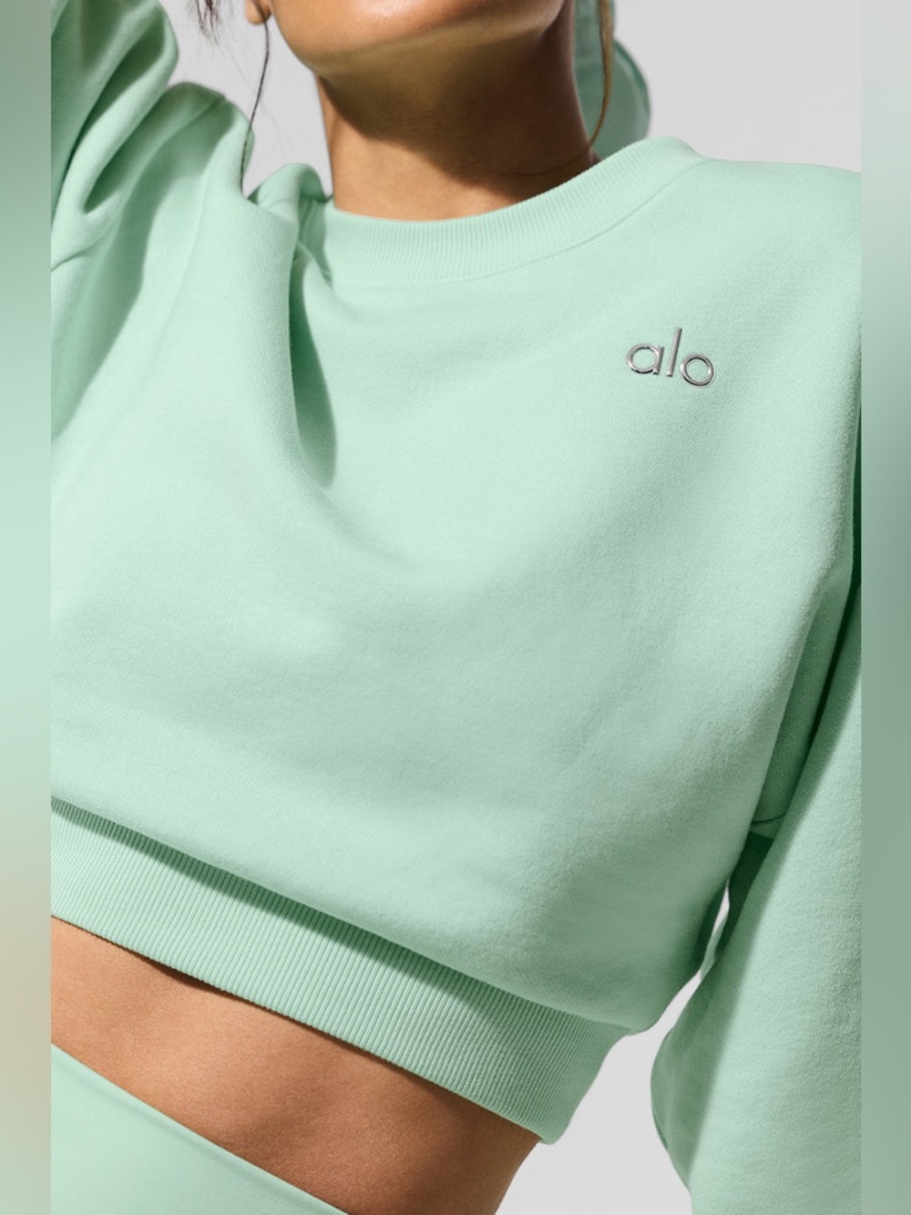 ALO Yoga Cropped Crew Sweatshirt in Spearmint